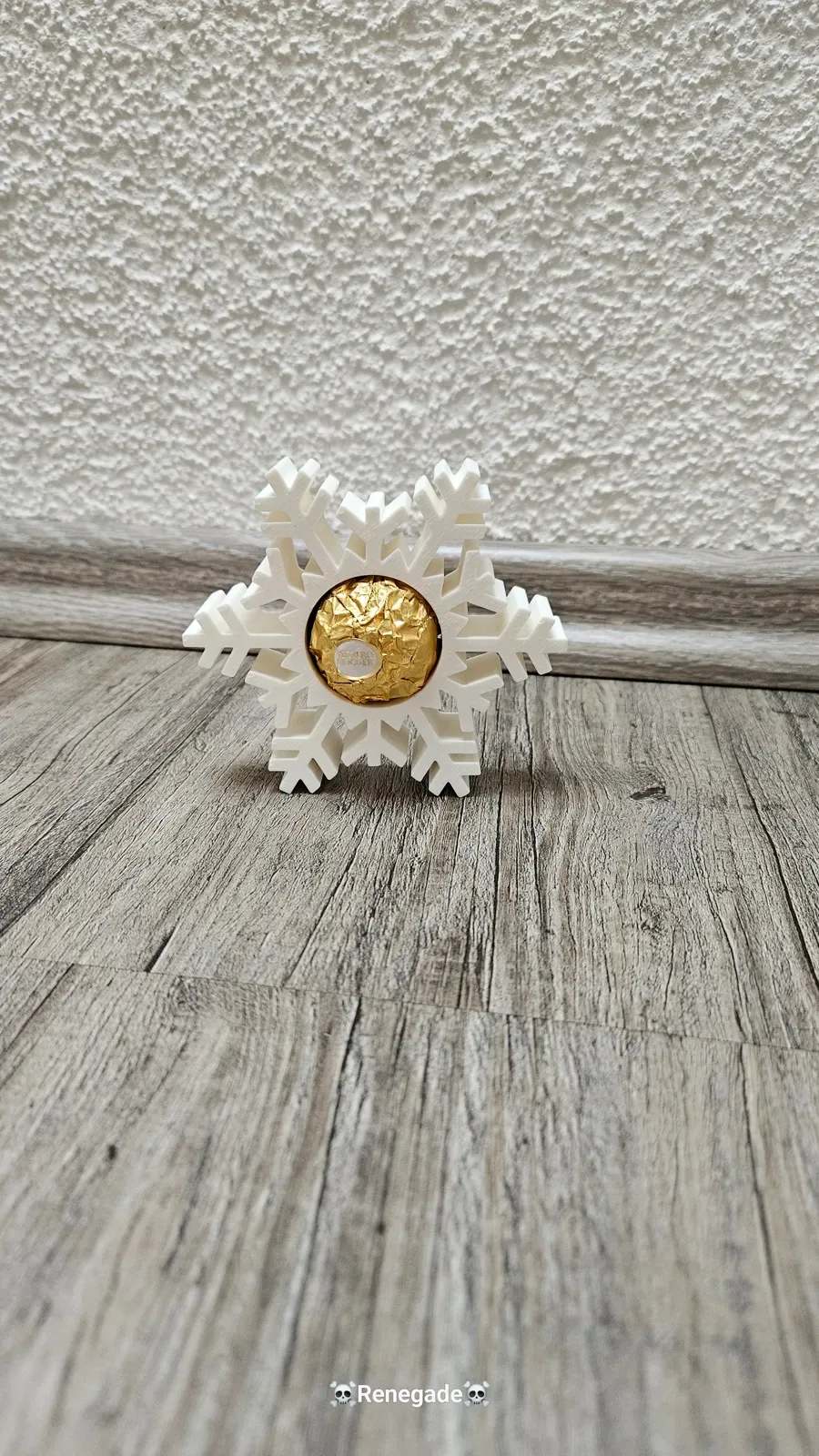 Снежинка под Ferrero Rocher — фото 2